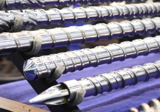 Plasti-Co's variety of feed screws for molding machines